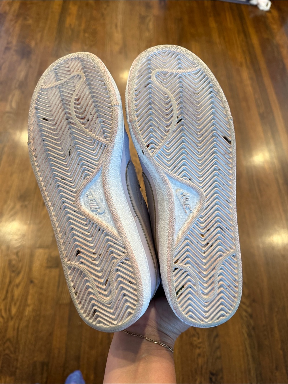 LIKE NEW-NIKE Women’s Light Pink Leather Low-Top Sneakers with Beige swoosh - Picture 2 of 3